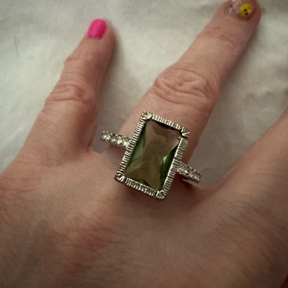 Vintage Silver‑Tone Stone Band Ring – Size 9 Classic Sparkle